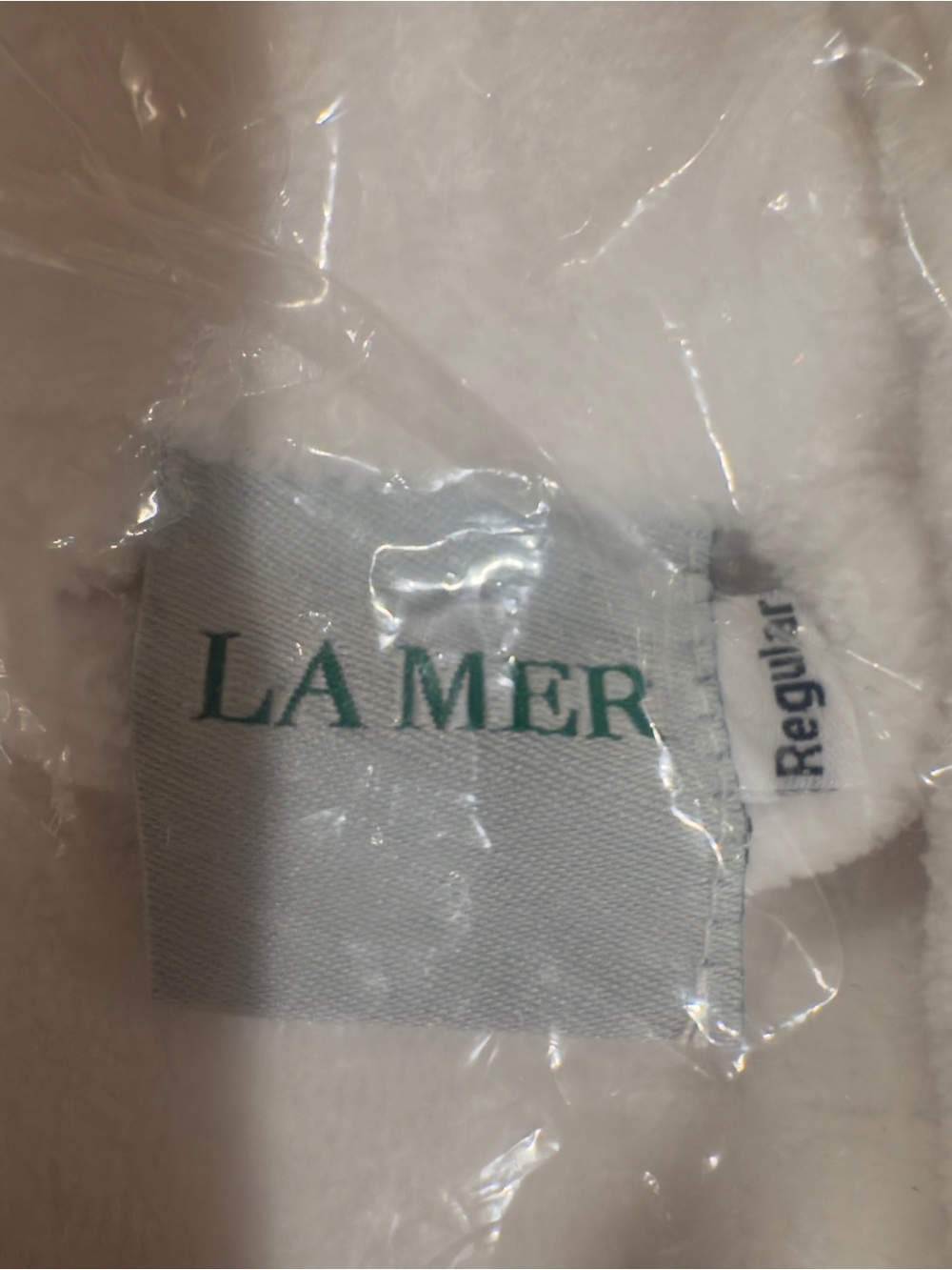 La Mer White Luxury Plush Robe with Embroidered Logo. - Picture 3 of 6